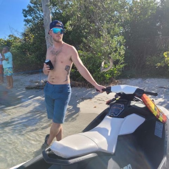 Meet your Posher, Andrew - Picture 1 of 1